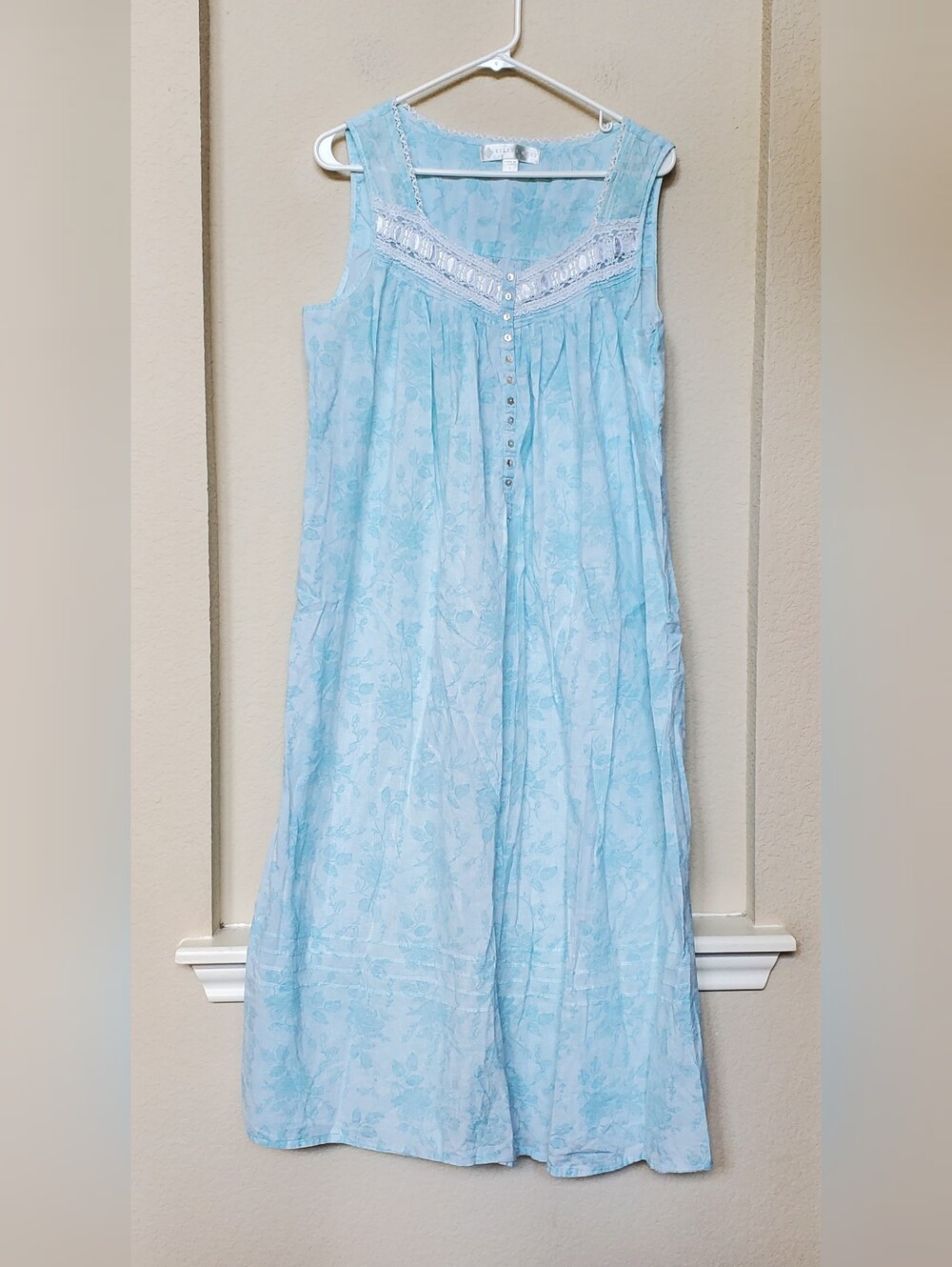 Eileen West Floral Cotton Sleeveless Nightgown with Lace Yoke. Size Large